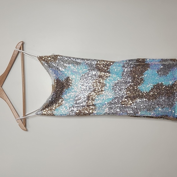 Crystal Sky Elegant Sequin Dress in Gold and Silver - Picture 2 of 6